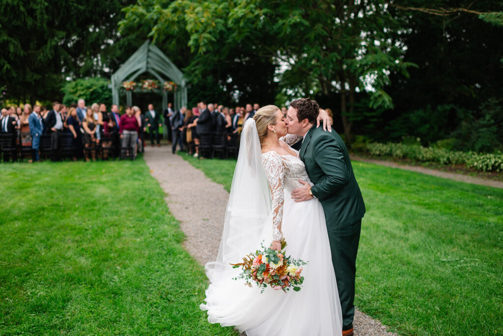 10 Tips for Aspiring Wedding Photographers: Capture Memories with Confidence